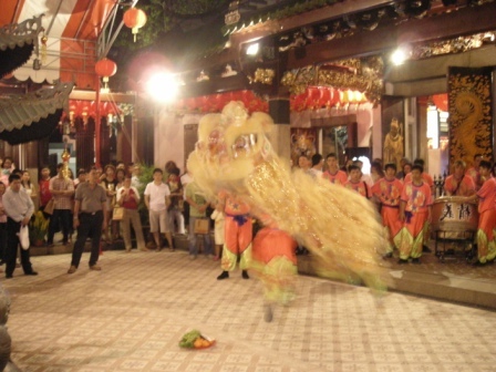 lion dance performance new years even at thian hock keng
