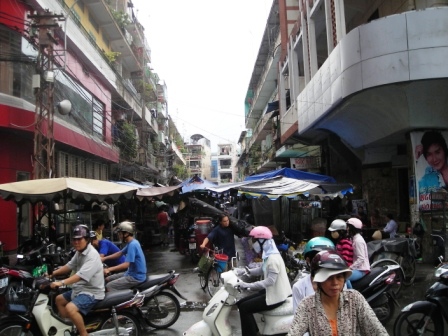 street in cholon chinatown