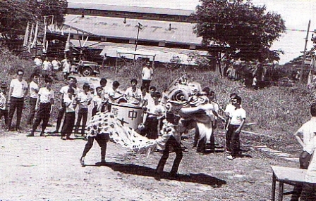 lion dance by zhong hua 1960s